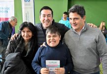 Nardini y Marinucci entregaron 350 Pases Libres Multimodales en Malvinas Argentinas