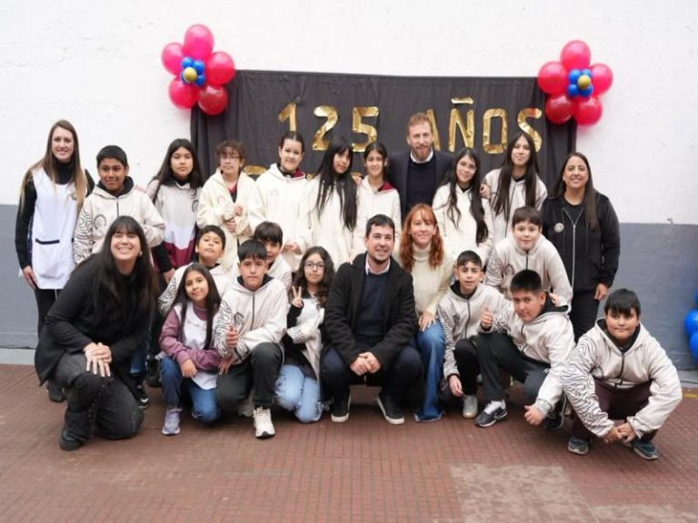 Otermín encabezó la celebración por los 125 años de la Escuela Primaria N° 15 de Banfield