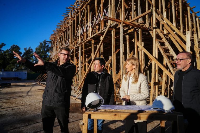 Nardini recorrió las obras del futuro Distrito Malvinas junto a Magario y Vivona