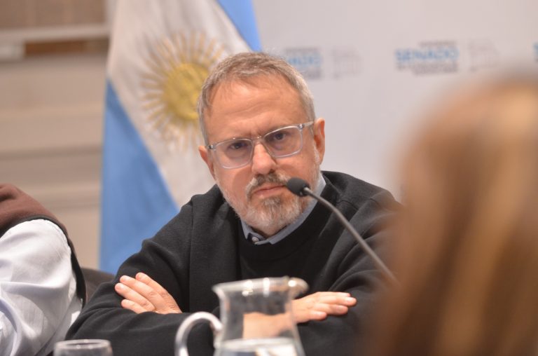 Valenzuela llevó al Senado bonaerense el debate sobre el futuro del municipalismo