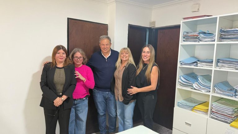 Cascallares acompañó en la firma de su escritura a familias de Almirante Brown