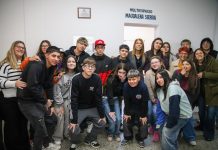 Insólito autohomenaje: Sierra inauguró un aula con su nombre y encendió la polémica
