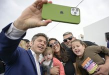 Kicillof entregó 64 viviendas a familias de San Vicente