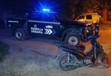 Una alerta vecinal permitió recuperar una moto robada y secuestrar un arma en La Reja
