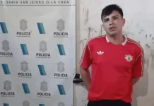 Golpeó brutalmente a su pareja con un casco en Beccar: quedó filmado y fue detenido